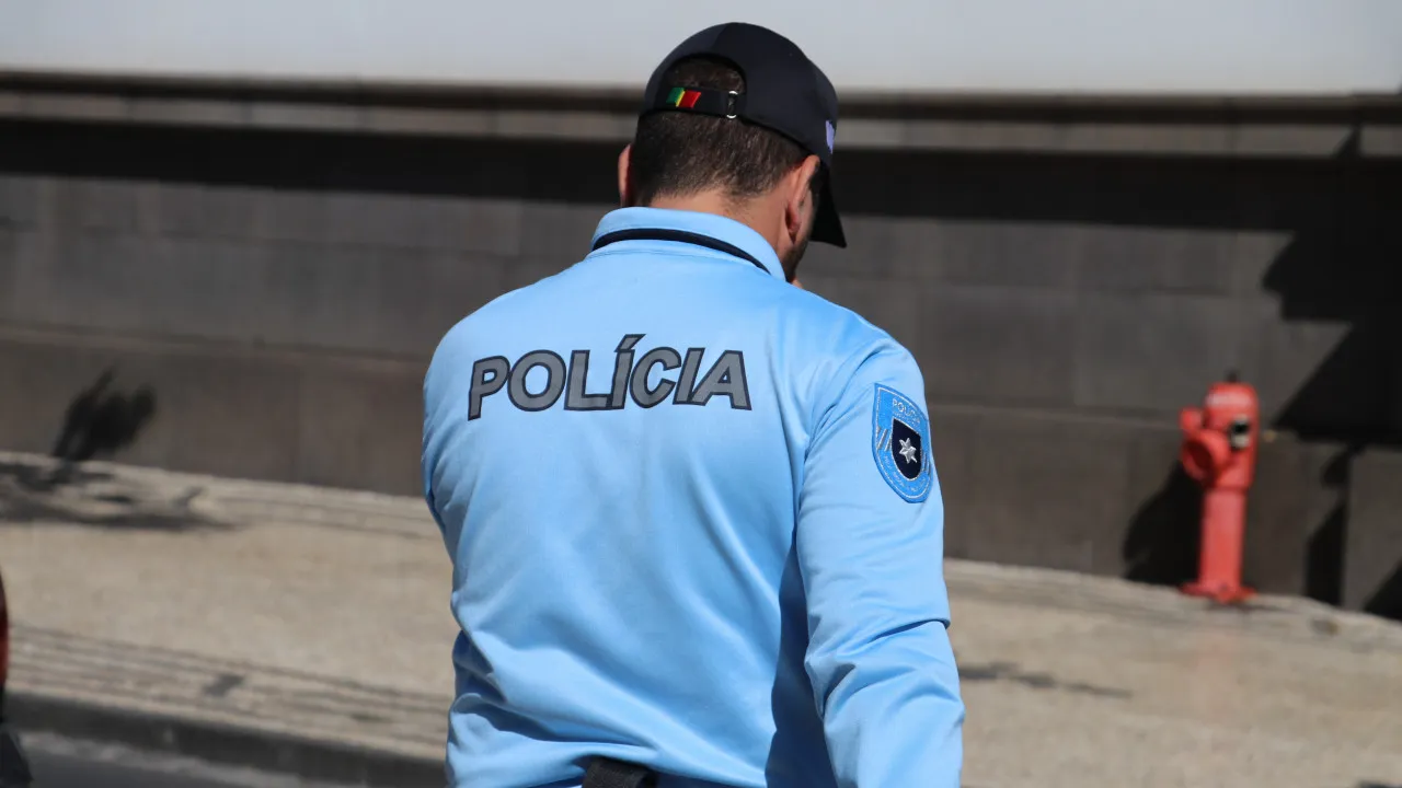 Woman steals earrings from jewelry store in Leiria and pays a fine of 650 euros