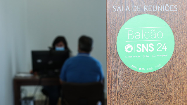 Usaram SNS para passar dezenas de receitas e certificados de óbito falsos