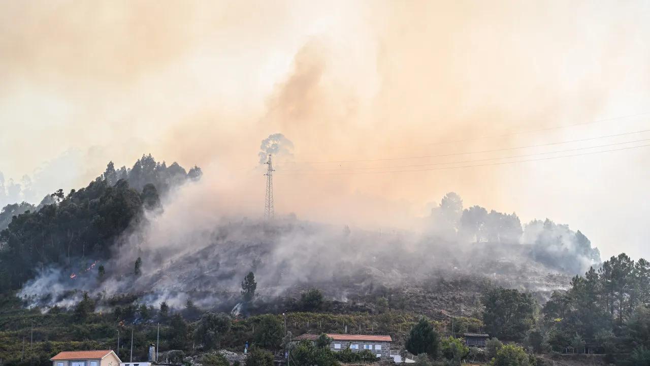 Adverse weather conditions worry firefighters in the International Douro