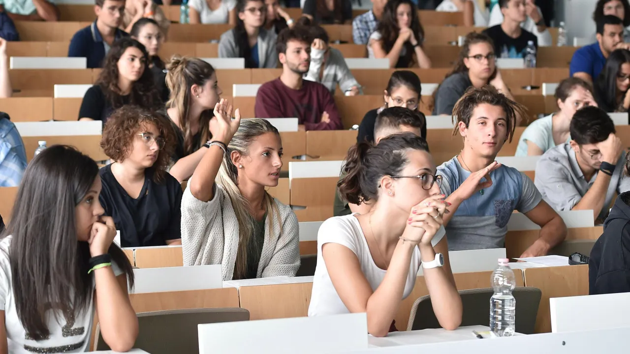 Aerospace Engineering in Porto had the highest average: 19.43 points.