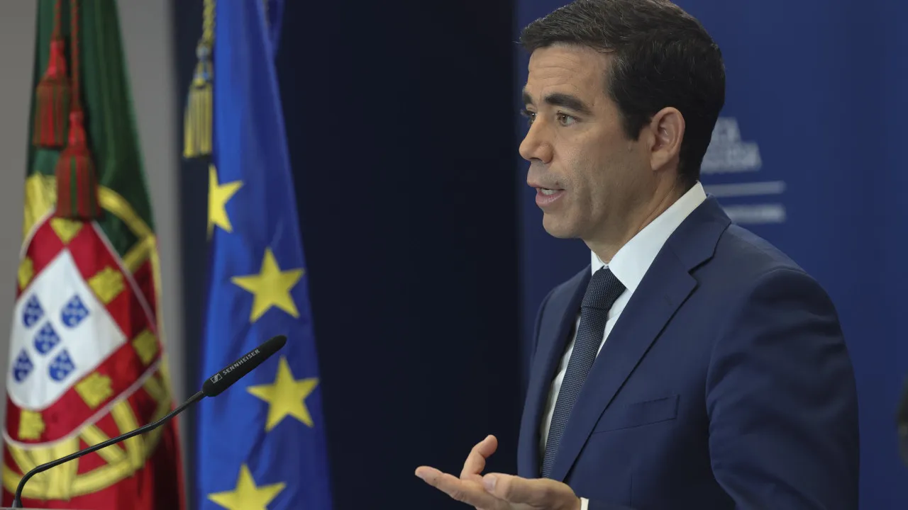 Aliens Law. After disagreement from the Constitutional Court, the Government will "amend regulations".