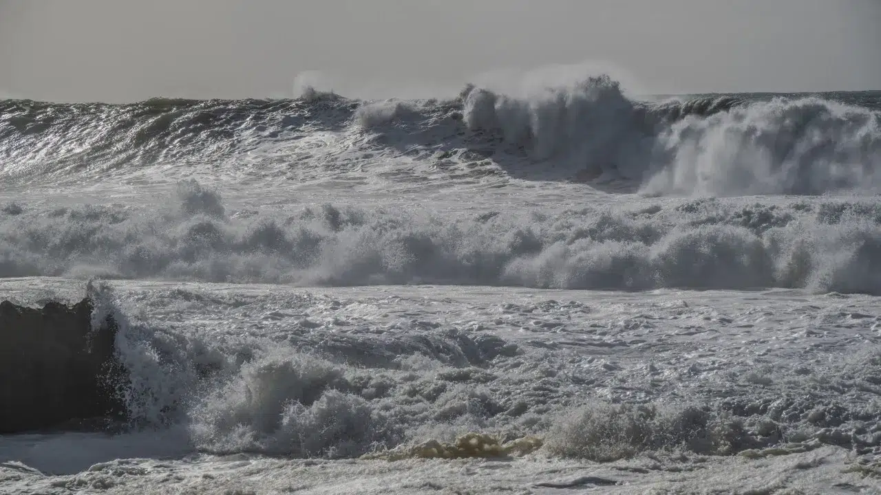 Along the beach Attention, "very energetic waves" starting from Tuesday