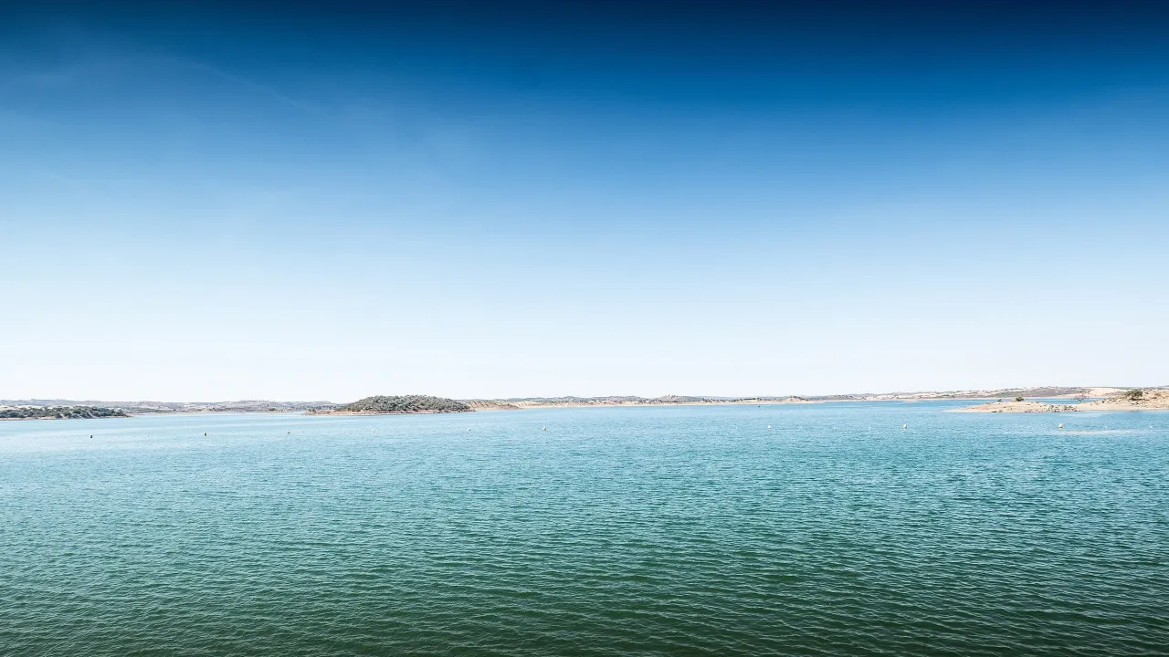 Associations with assurance that Government maintains Alqueva water price