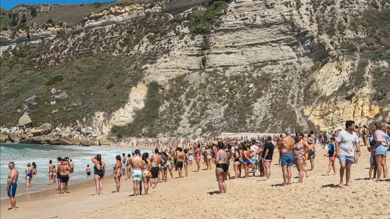Bathing banned in Nazaré. There are problems with the sewage system.