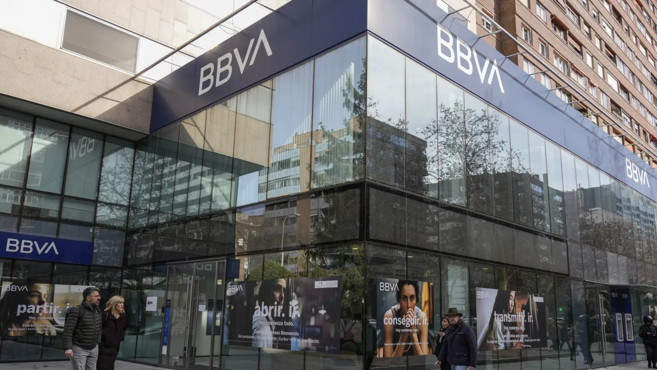 BBVA decides to move forward with a takeover bid for Sabadell