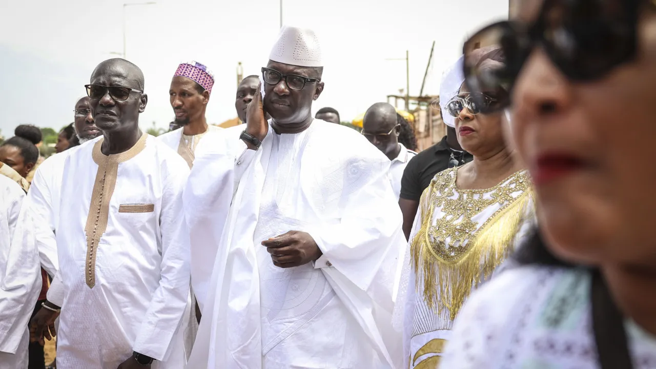Bissau says it is open to dialogue and promises to explain the expulsion of Lusa and RTP