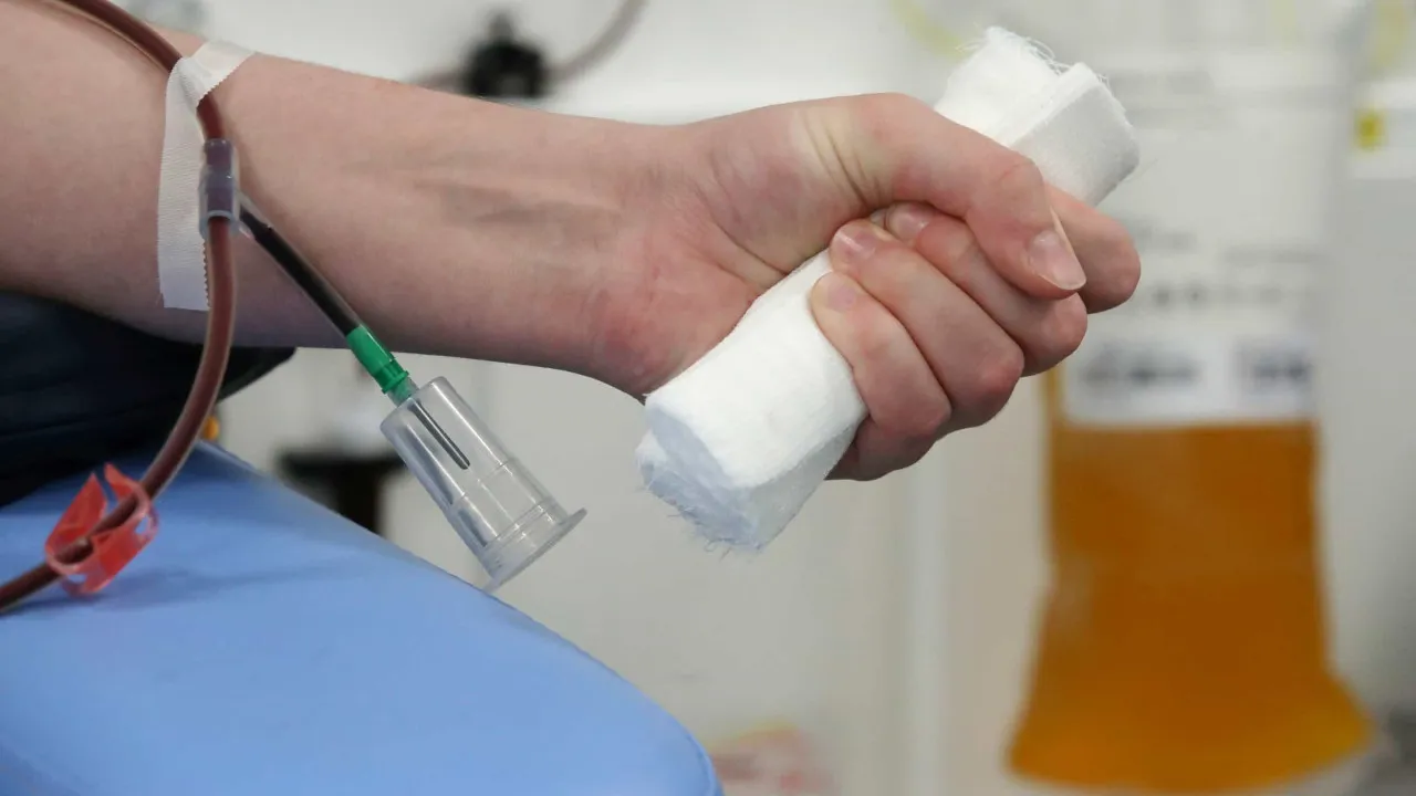 Blood Donors' Federation criticizes offer of stays to young people