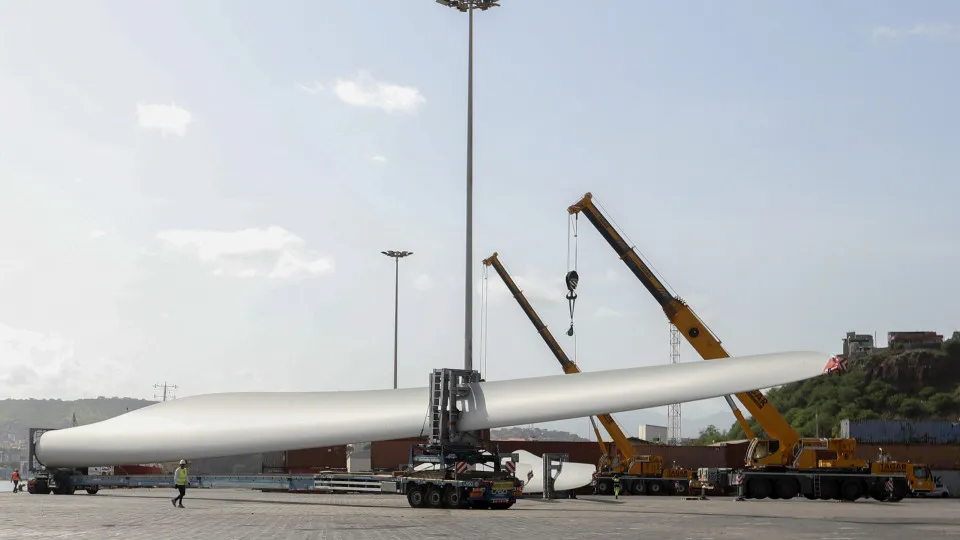 Cape Verde receives wind turbines 5 times more powerful than the current ones.