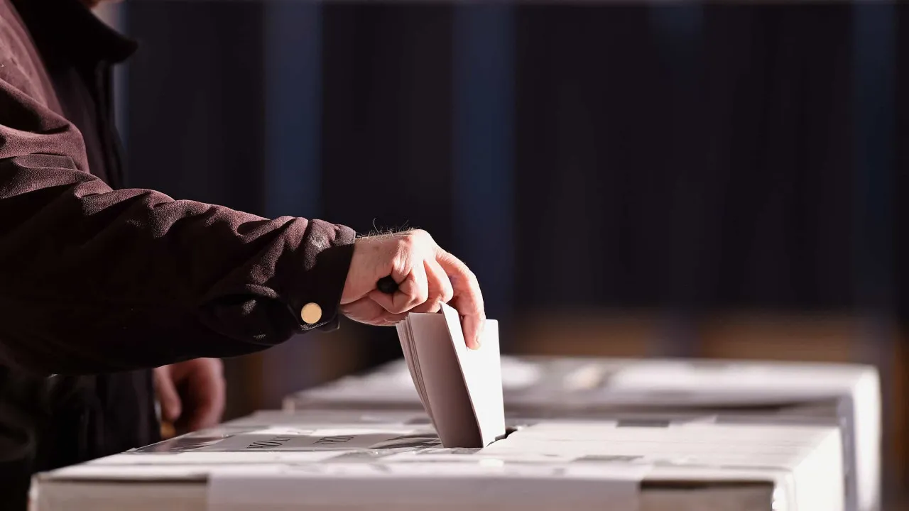 Chega and IL recruit candidates through interviews, freely through primaries