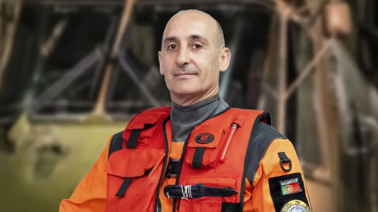 Chief Sergeant of the Air Force is the 1st with 3,000 hours in Merlin helicopters