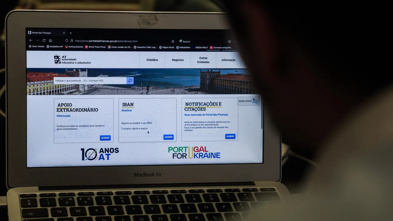 Companies have to withhold IRS on green receipts abroad, warns the tax authority.
