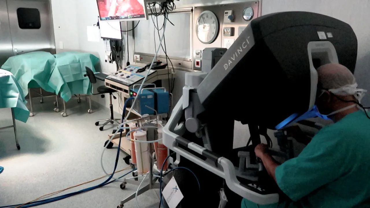 Daughter donates liver to mother in 1st fully robotic transplant in Portugal