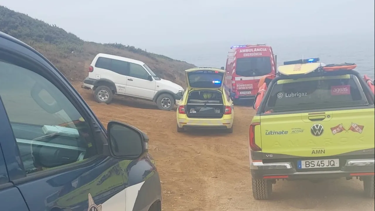 Dies upon going into cardiorespiratory arrest near Nazaré beach.