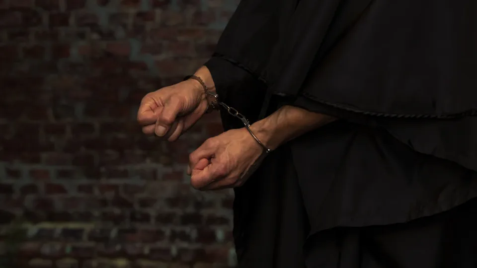 Elderly man arrested in Bragança after attempting to kill neighbor for "trivial reasons"