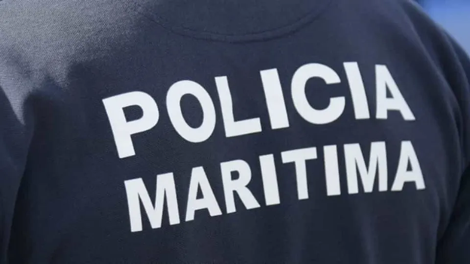 Fire and sinking of vessel in Cascais under investigation