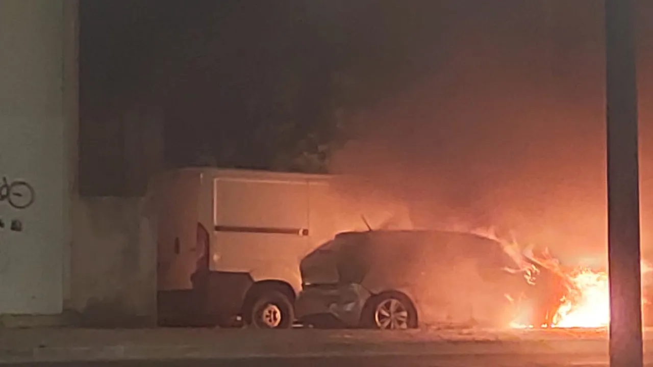 Fire in van and car fought by firefighters in Marvila. The images