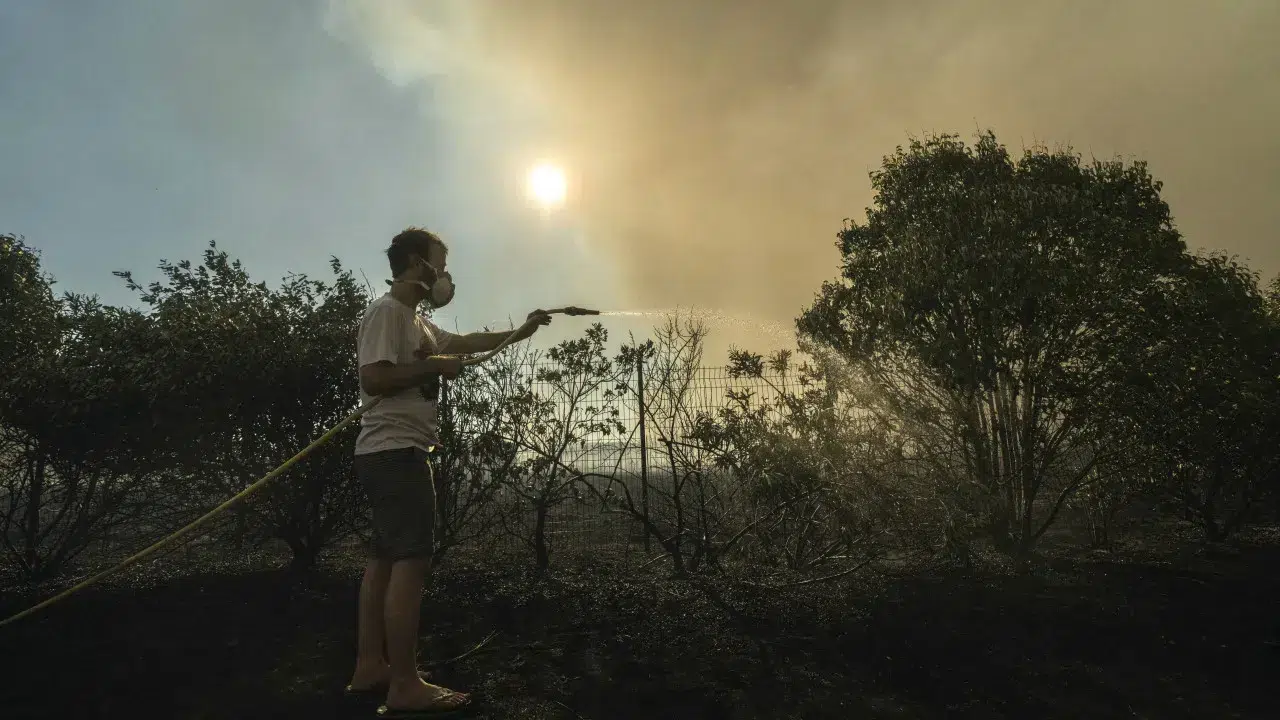 Firefighter arrested on suspicion of starting four fires in Ourém