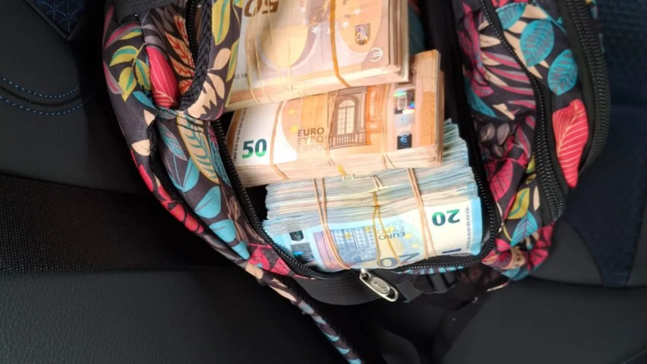 GNR catches 2 men with 300 thousand euros in cash on EN13
