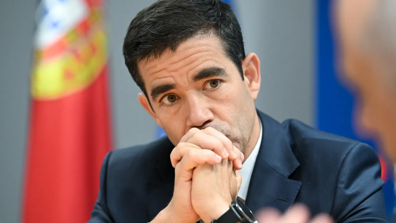 Government maintains goal to regulate immigration and eases tensions with Marcelo