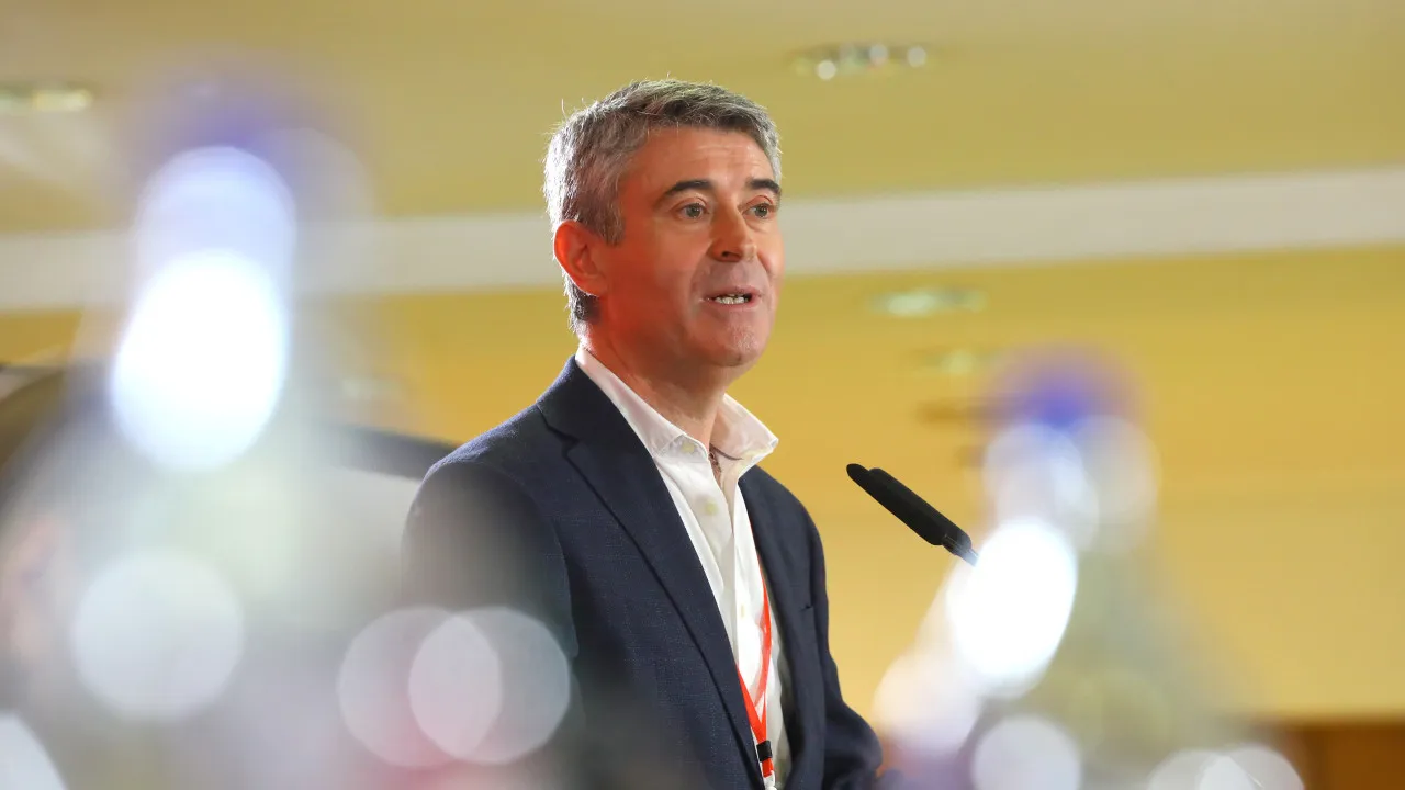 "Government that tries to justify failures with the past is incompetent"