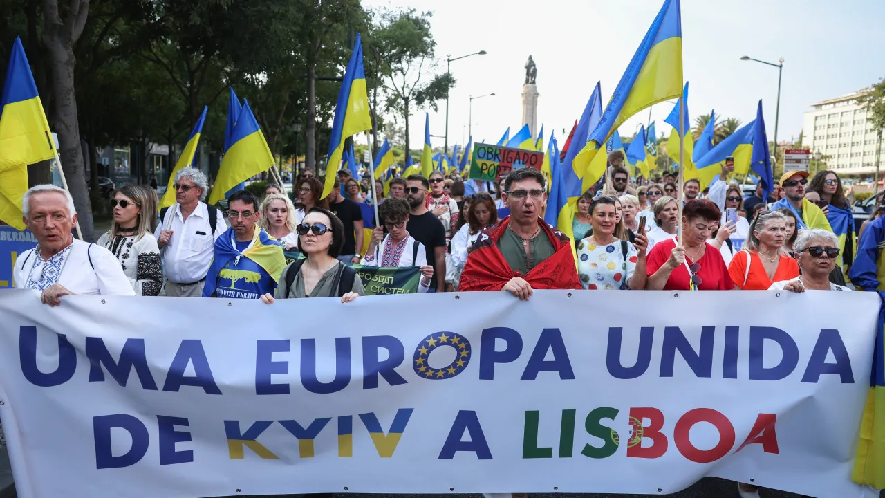 Half a thousand gathered in Lisbon to celebrate Ukraine's independence.