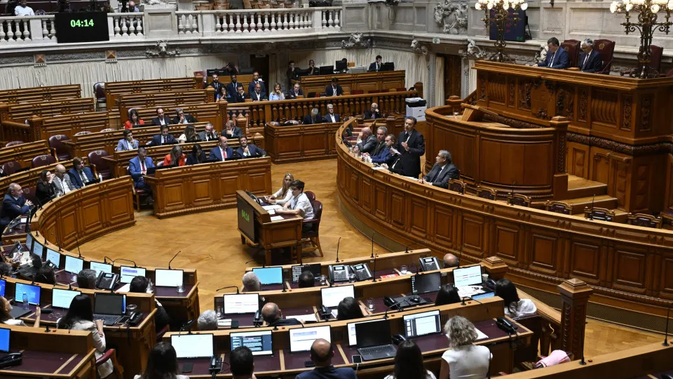 IL accuses the Government of opportunism, while CDS makes an appeal to Justice