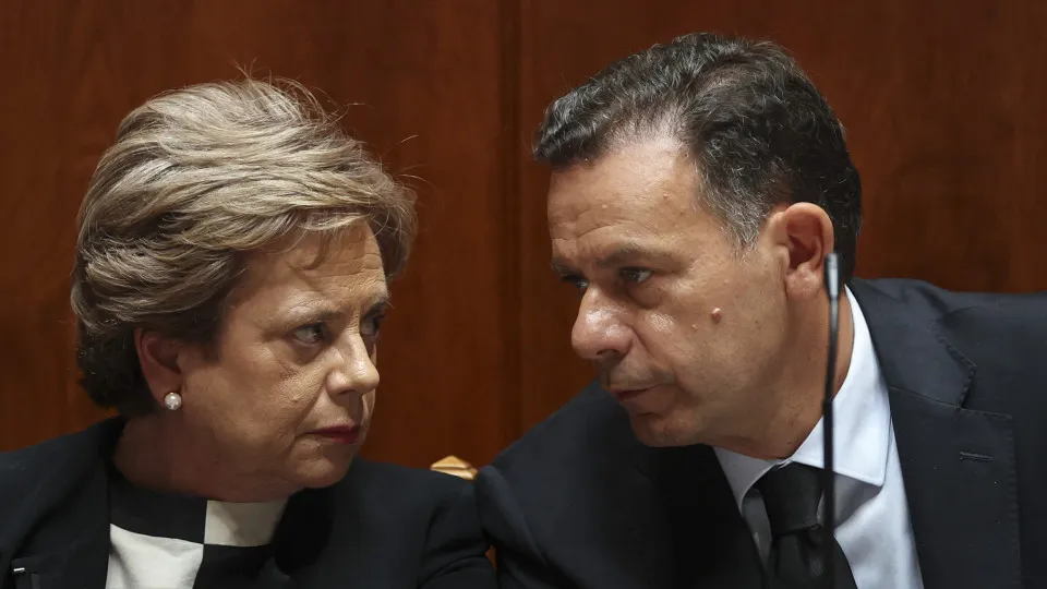 "Incompetence" or "at the helm"? Government and fires: The debate