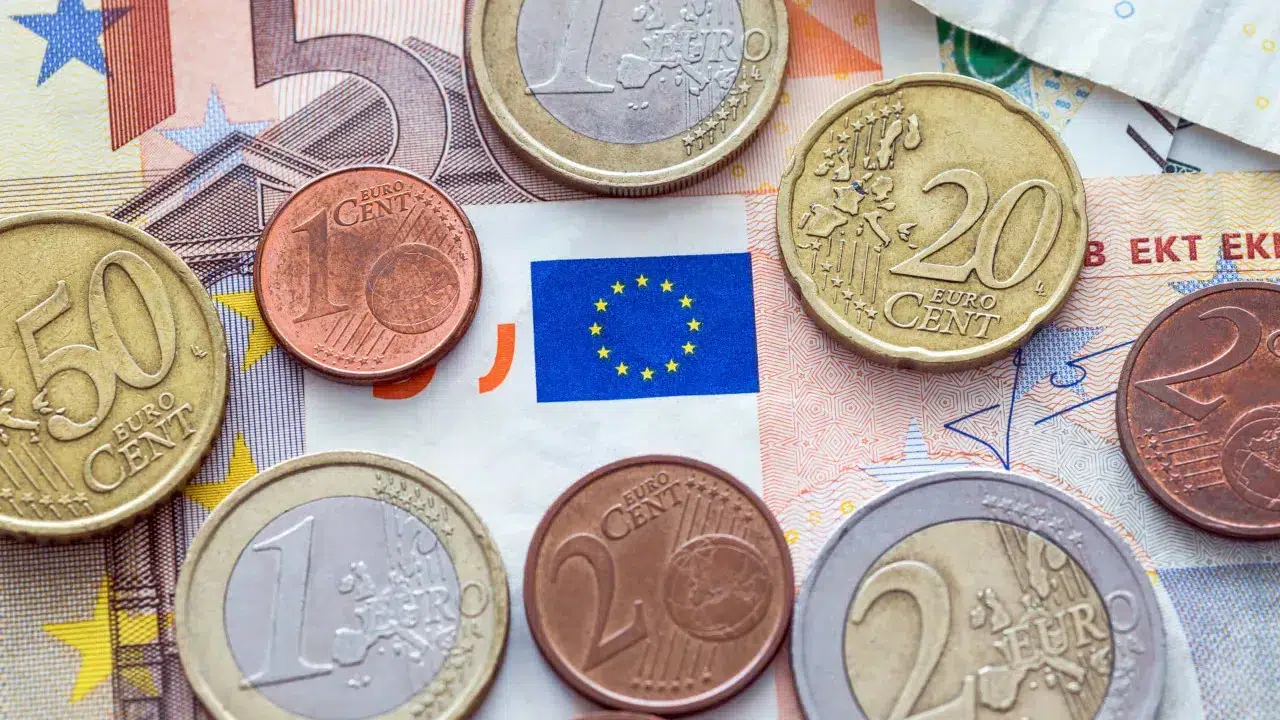 Interest on Portugal's debt falls again across all maturities.