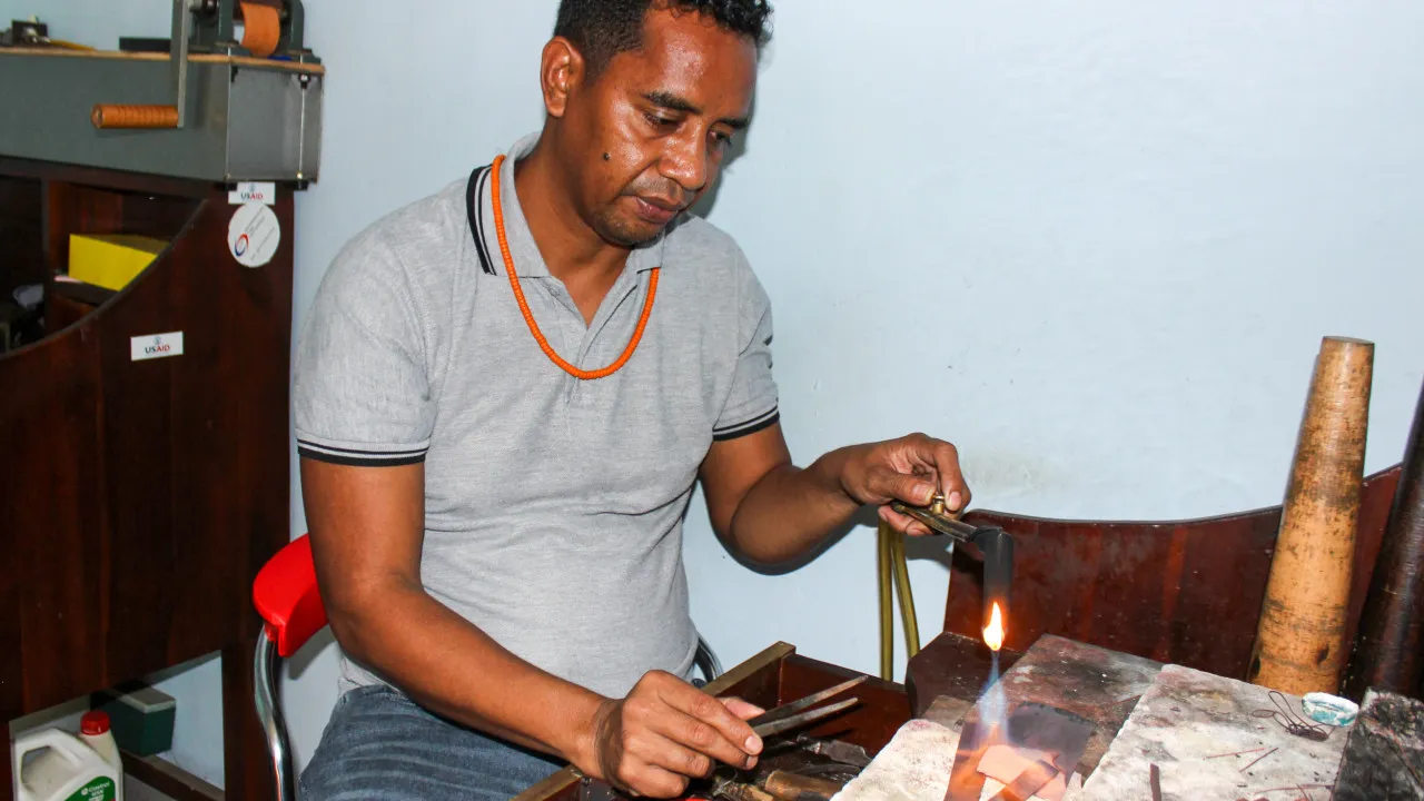 Joaquim Surumali preserves Timorese cultural heritage through jewelry