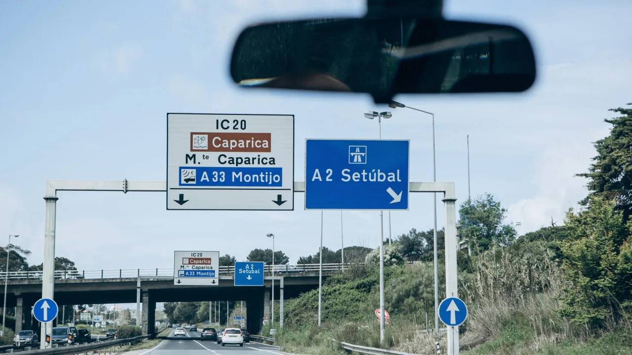 Man dies after being hit by a car on the IC20 variant in Trafaria