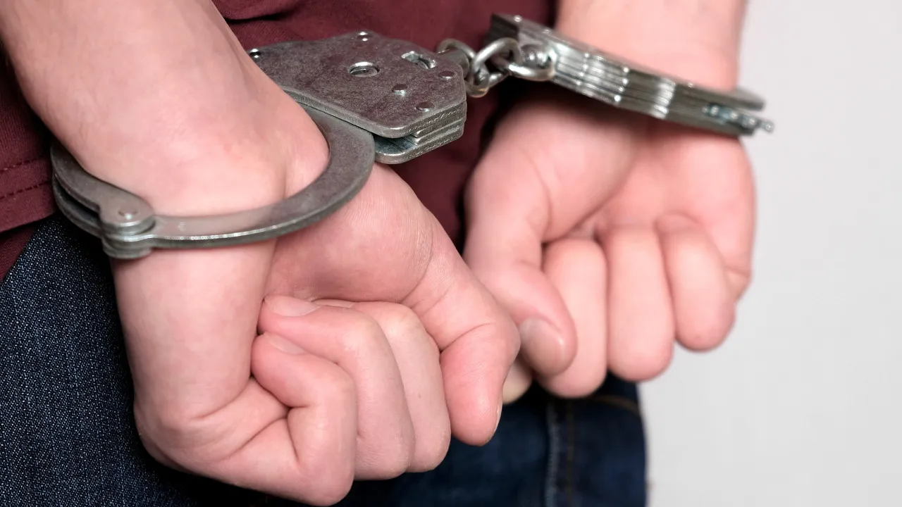 Man held in custody after theft and dangerous driving in Vila do Conde