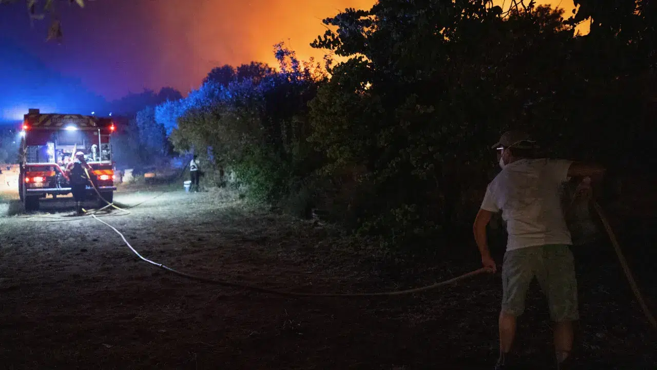 MINUTE BY MINUTE: Funerals for fire victims are today; Villages threatened