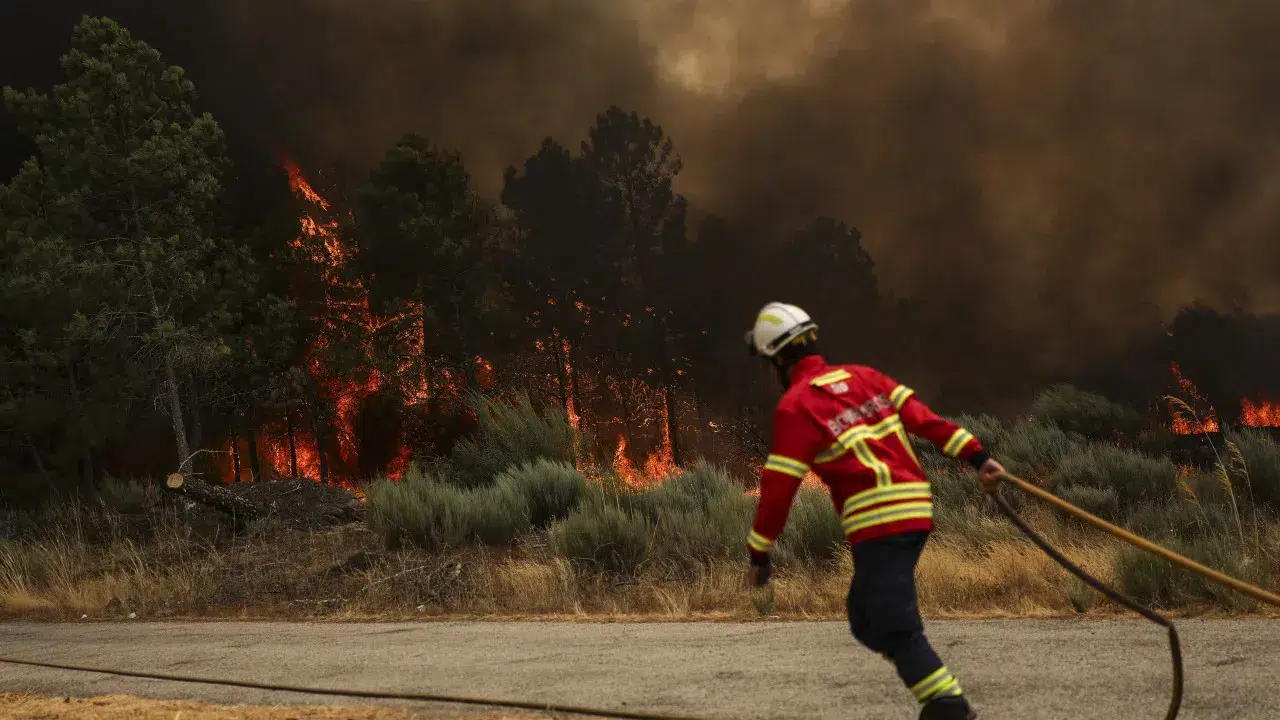 More than 2,500 operatives are fighting 22 ongoing fires.