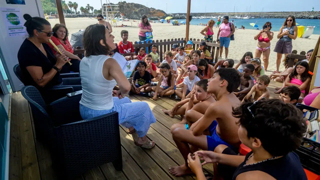 Musical tales on the sand of Sines beach enchant both young and old.