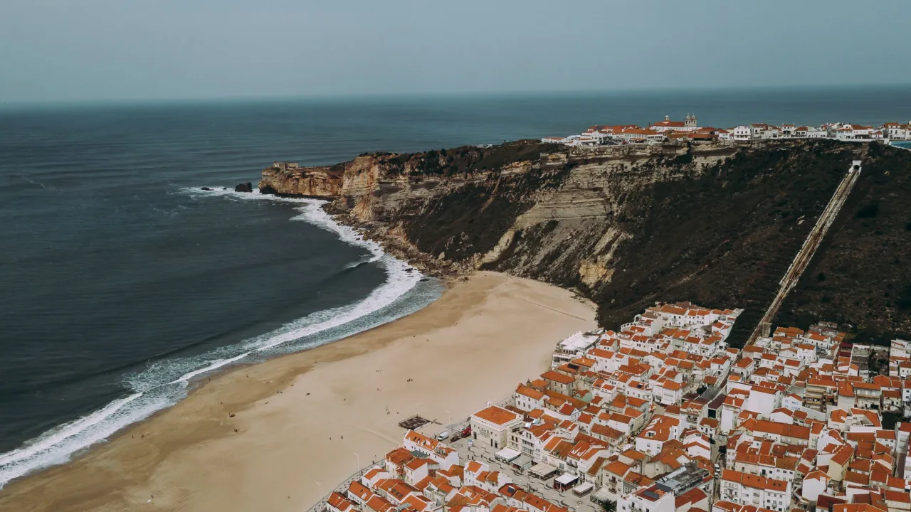 Nazaré Beach closed to swimming.