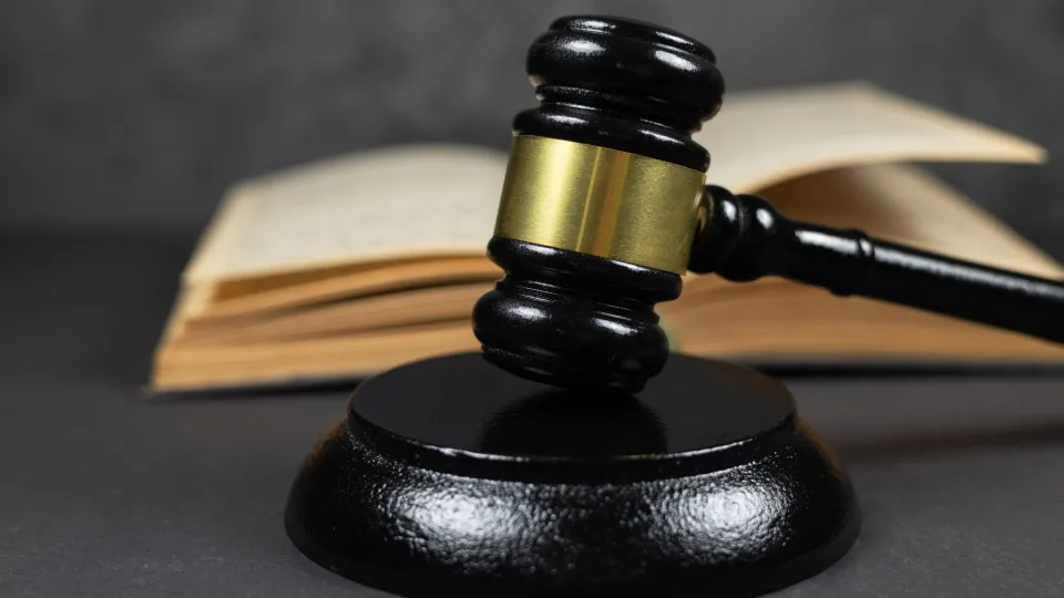 Neither money nor items: Auction house clients feel cheated