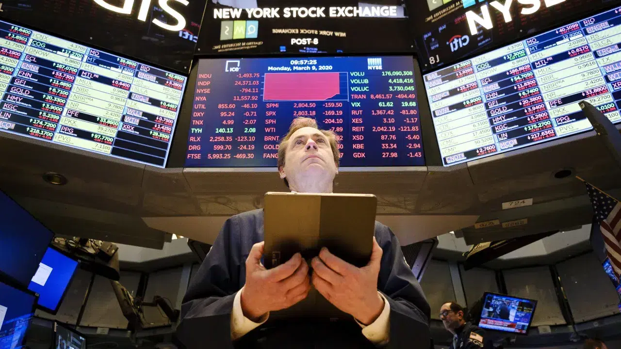 New York Stock Exchange starts 'in the green' on a day of new tariffs