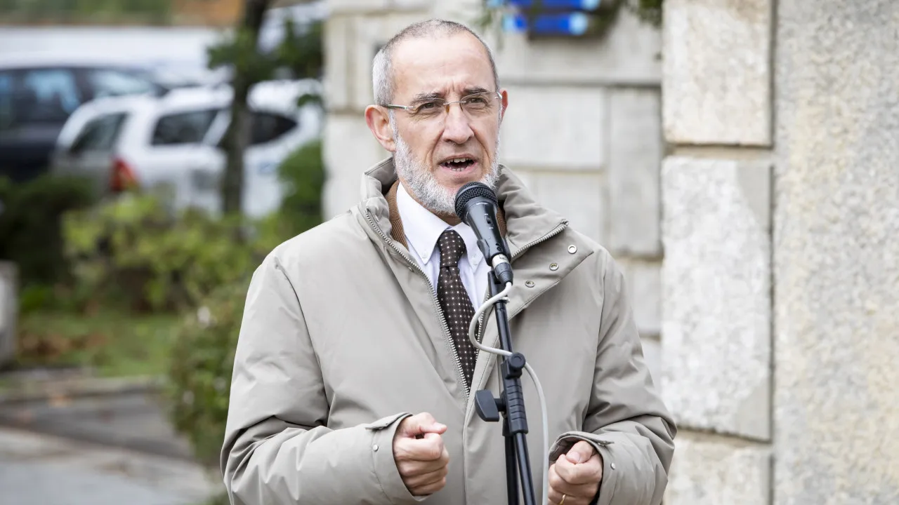 PCP wants to "halt immediately" a privatization that is "harmful" to the company and sovereignty