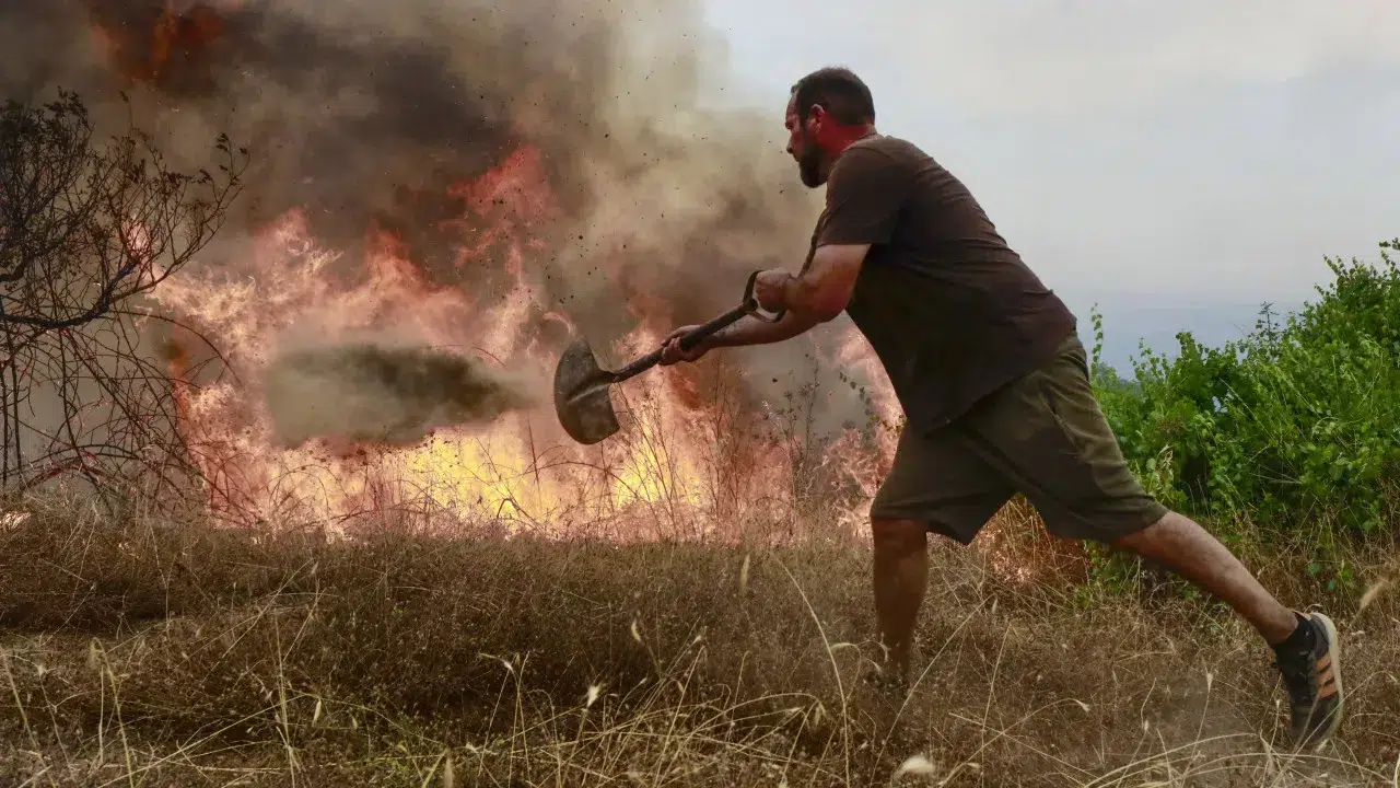 Portugal continues with three concerning fires among 61 active occurrences