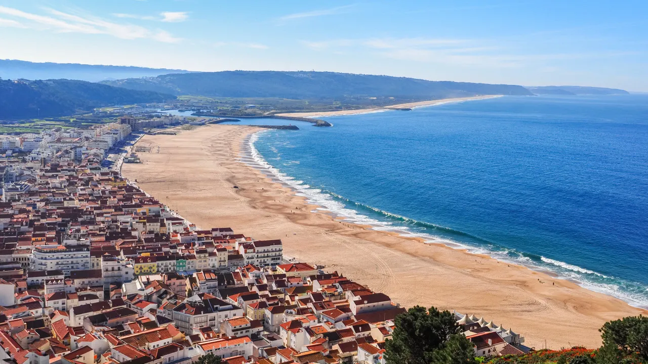 Praia da Nazaré will remain closed to swimming until further testing
