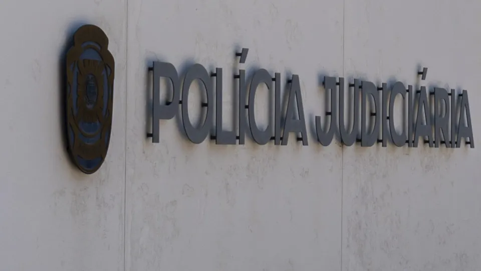 Preventive detention for a man who shot his brother-in-law and barricaded himself in Barreiro.