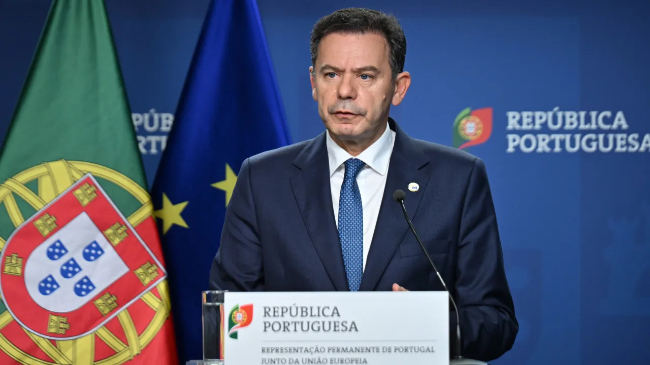 Prime Minister cancels vacation due to the fires. They were until the 22nd.