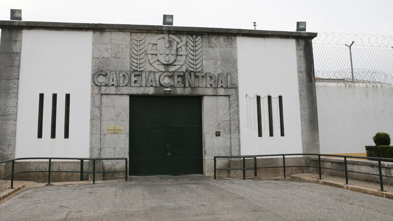 Prison guards with no end date for strike started in December