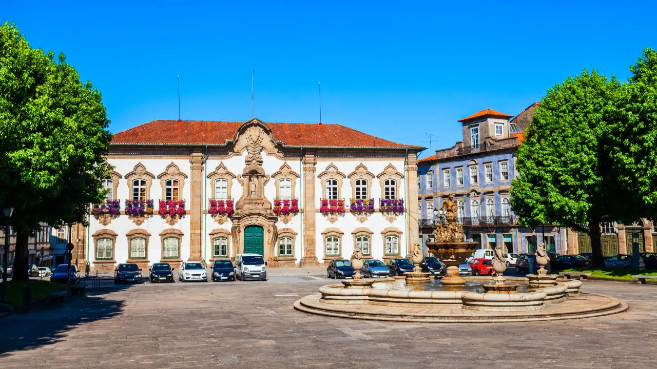 Prometia 'favors' in the Braga chamber in exchange for "400 euros in an envelope"