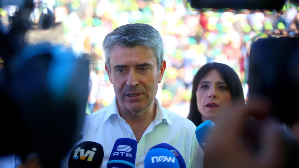 PS leader criticizes "lack and lack of coordination of resources" in fires