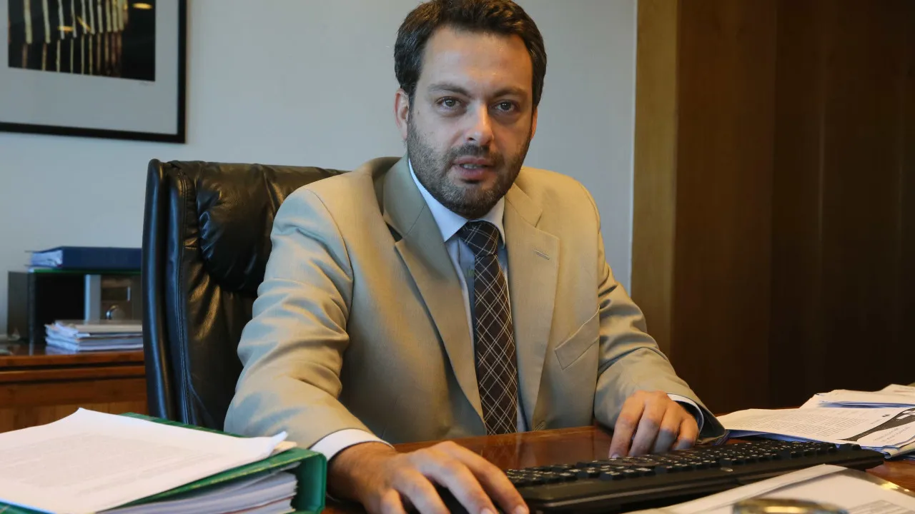 PS questions the minister about extending the duration of fixed-term contracts