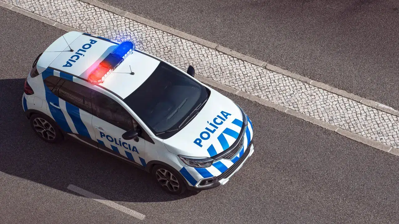 PSP called due to "noise". 19-year-old youth ended up arrested for having a weapon.