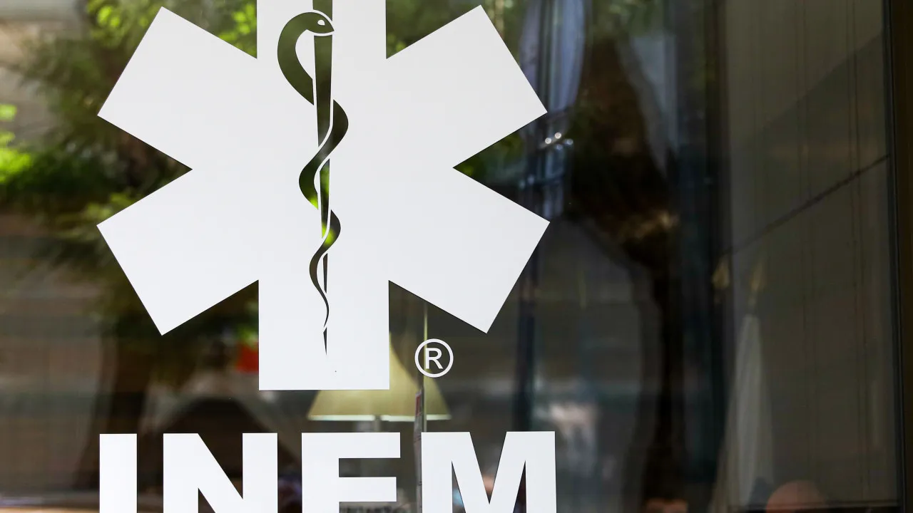 Psychologists help with grief and accepting difficult decisions during fires.