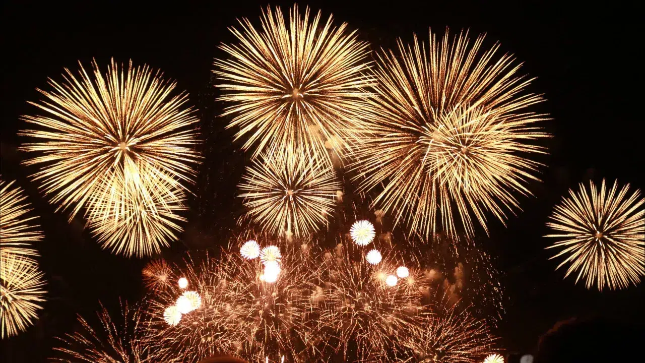 Pyrotechnics association threatens Government with compensation claim