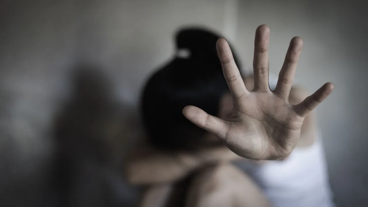 "Recurring behavior." He was arrested for domestic violence in Amadora.